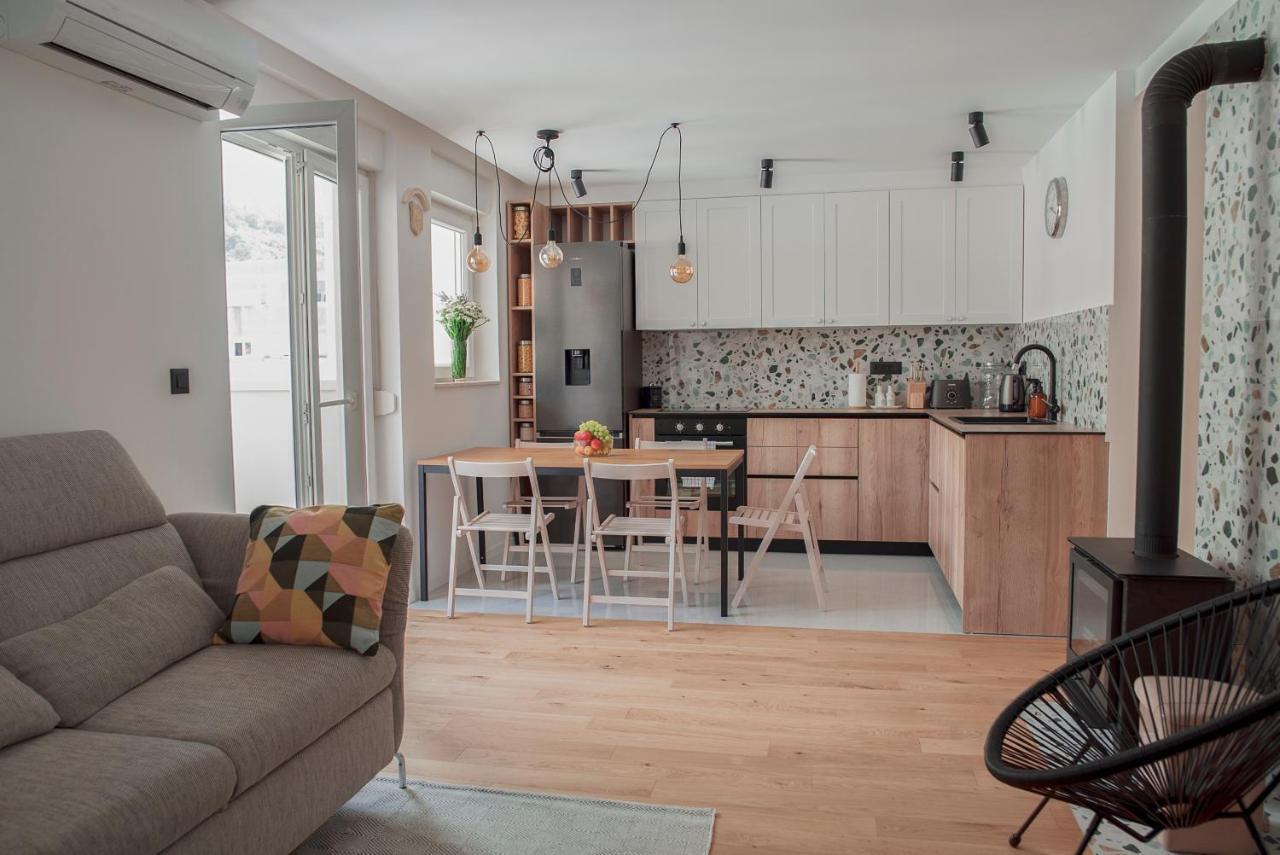 Apartment Vito Omiš Buitenkant foto